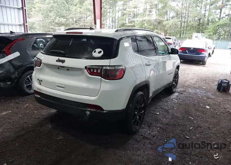 2025 Jeep Compass Latitude 4X4 z USA, uszkodzony, nr VIN 3C4NJDBN8ST586228